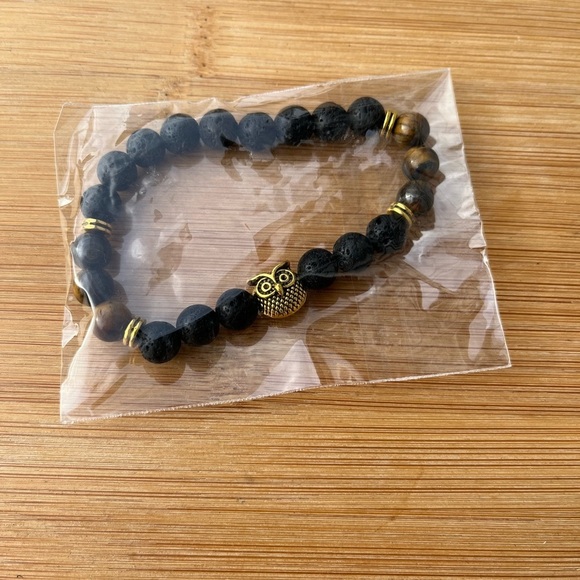 Black and Gold Beaded Owl Bracelet - Picture 8 of 9